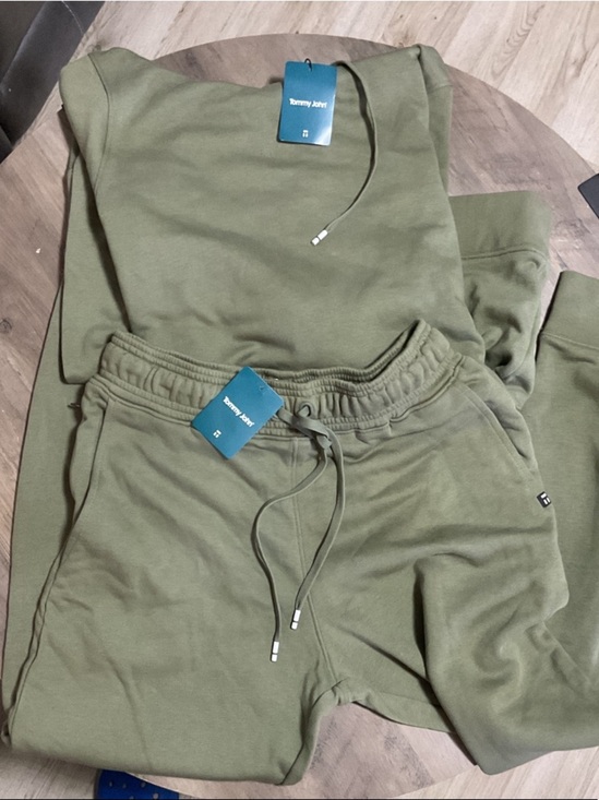 Tommy John Other - Tommy John Olive Lounge Crewneck & Drawstring Joggers